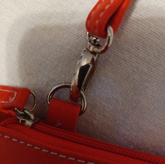 Kenneth Cole Reaction Red Crossbody/Wristlet Bag - Picture 5 of 12